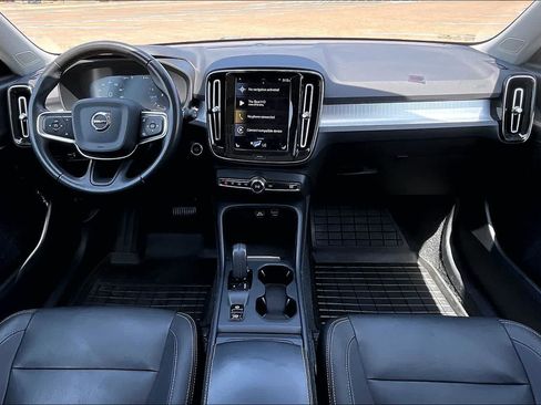 Used 2021 Volvo XC40 T5 Momentum w/ Climate Package AWD/4WD image 9