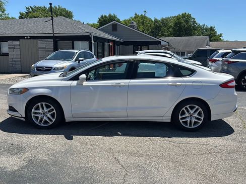 Used 2014 Ford Fusion SE FWD image 2
