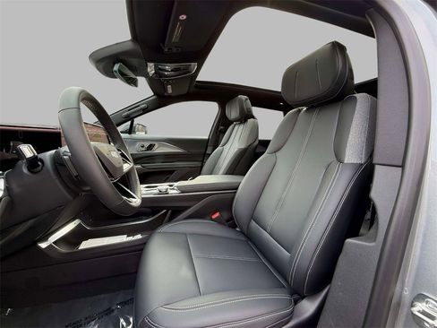 Used 2024 Cadillac Lyriq Tech image 2