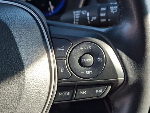 Used 2022 Toyota Corolla Cross XLE w/ Convenience Package image 22