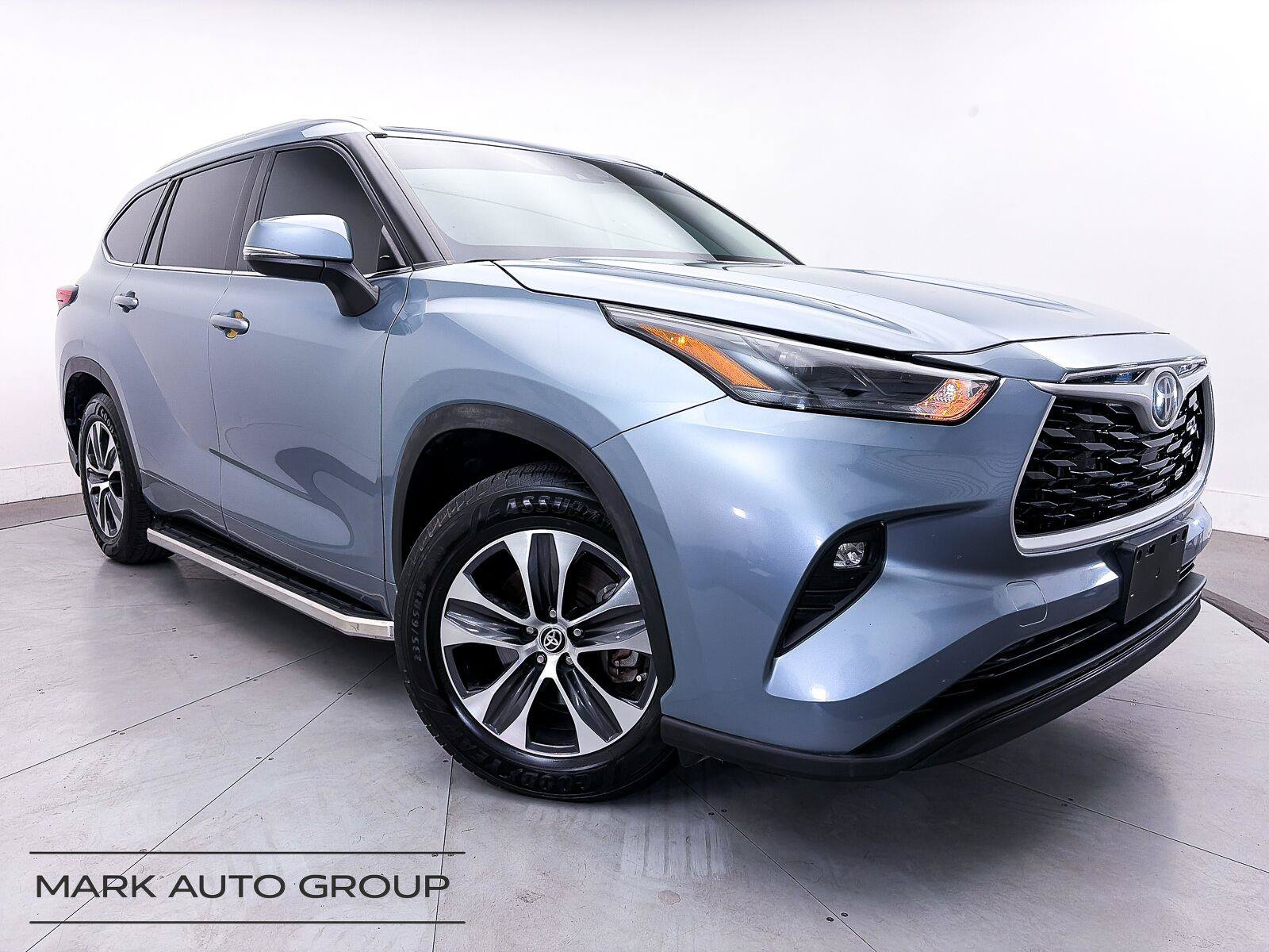 Used 2022 Toyota Highlander XLE FWD image 1