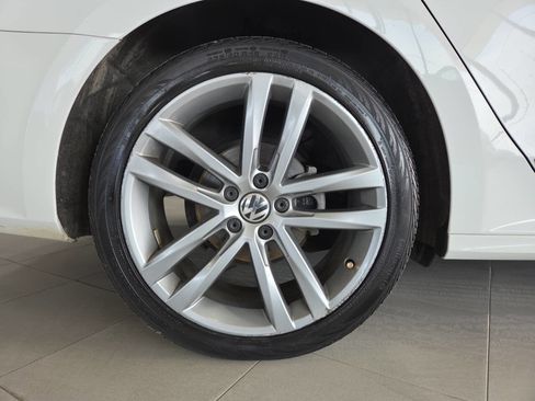 Used 2019 Volkswagen Passat 2.0T SE R-Line FWD image 10