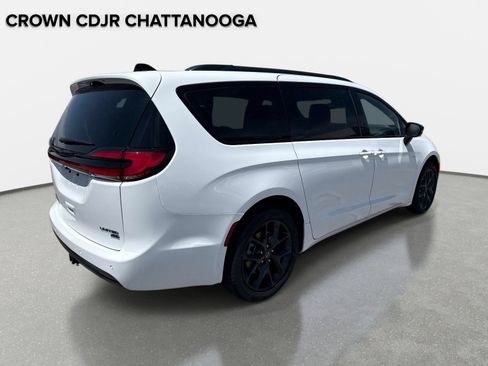 New 2026 Chrysler Pacifica Limited w/ S Appearance Package AWD/4WD image 4