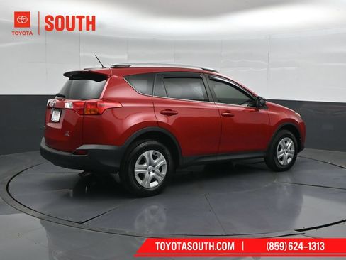 Used 2015 Toyota RAV4 LE AWD/4WD image 2