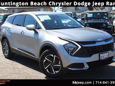 Used 2023 Kia Sportage LX image 1