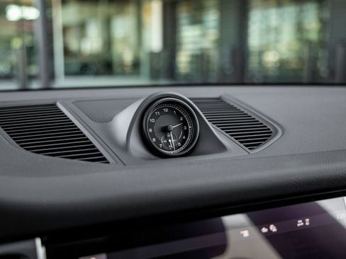 Certified 2026 Porsche Macan AWD/4WD image 29