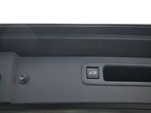 Used 2023 Toyota Highlander XLE FWD image 9