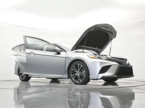 Used 2020 Toyota Camry SE w/ Convenience Package FWD image 49