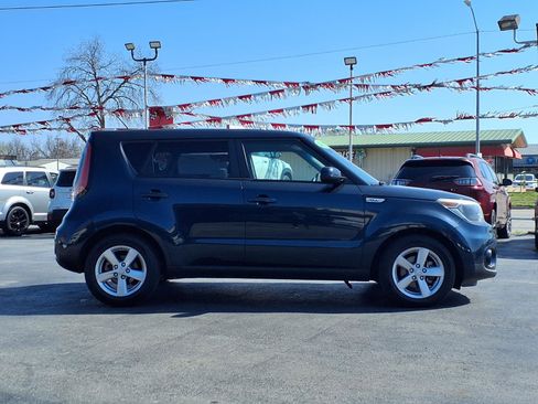 Used 2017 Kia Soul + image 2