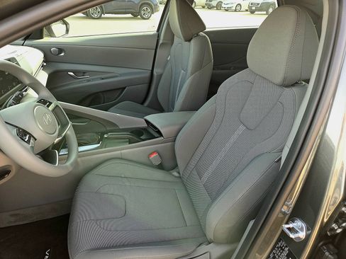 Certified 2026 Hyundai Elantra SE FWD image 17