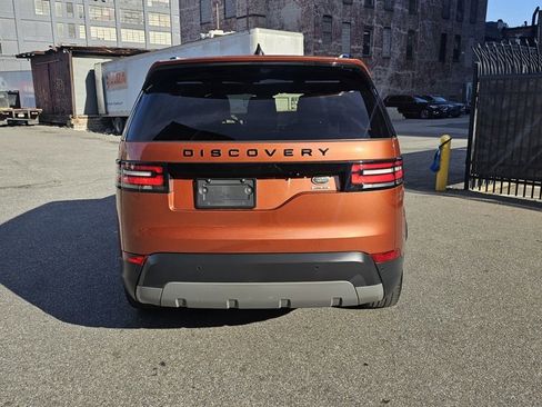 Used 2018 Land Rover Discovery HSE image 4