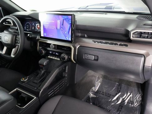 Used 2025 Toyota Tacoma TRD Sport RWD image 9