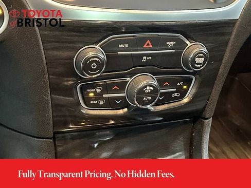 Used 2018 Chrysler 300 Touring L AWD/4WD image 30