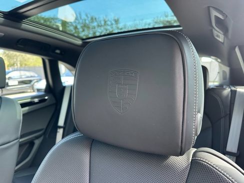 Used 2026 Porsche Macan AWD/4WD image 23