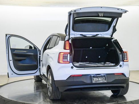 New 2026 Volvo EX30 Plus w/ Protection Package Premier image 26