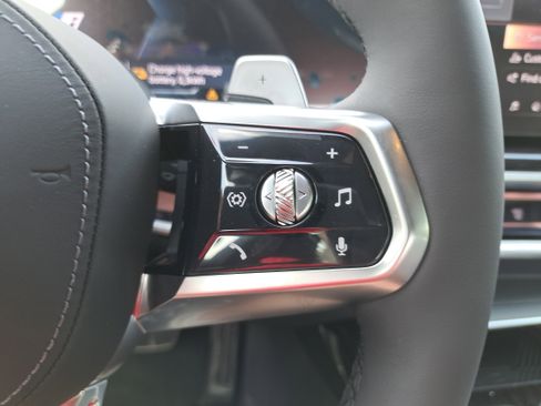 Certified 2025 BMW 750e xDrive image 19