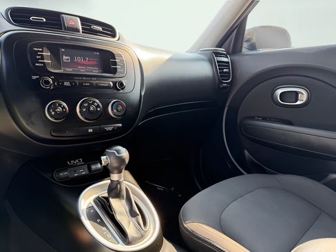 Used 2015 Kia Soul FWD image 14