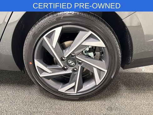 Used 2025 Hyundai Elantra SEL image 11