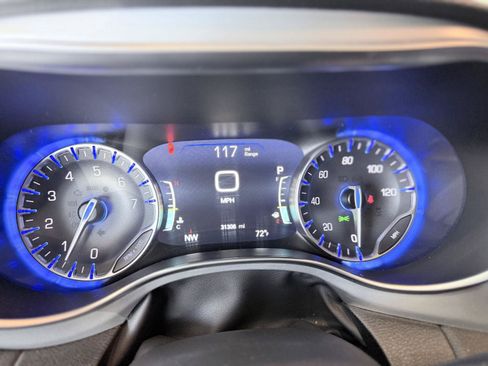 Used 2026 Chrysler Pacifica Limited FWD image 46