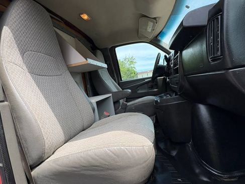 Used 2011 Chevrolet Express 2500 RWD image 28