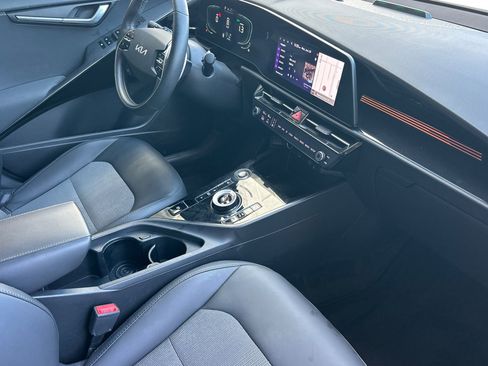 Used 2023 Kia Niro EX w/ EX Cold Weather Package FWD image 16