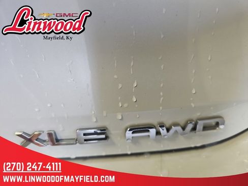 Used 2022 Toyota Highlander XLE AWD/4WD image 10