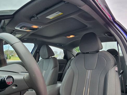 Used 2025 Hyundai Elantra SEL image 22