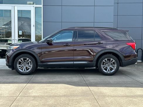 Used 2023 Ford Explorer XLT w/ Equipment Group 202A AWD/4WD image 6