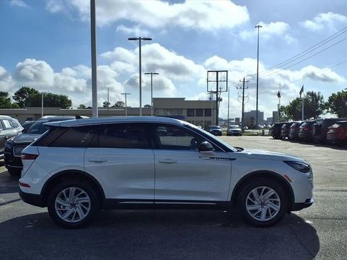 Certified 2022 Lincoln Corsair FWD w/ Rear Removable Package Tray image 16