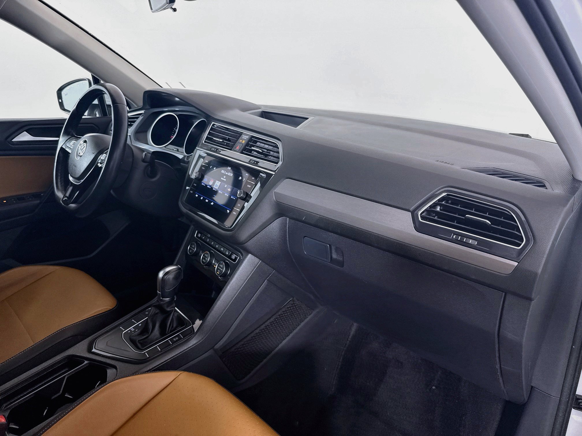 Used 2019 Volkswagen Tiguan SE FWD image 26