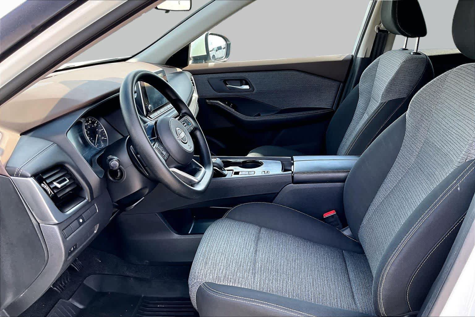 Used 2022 Nissan Rogue SV FWD image 8