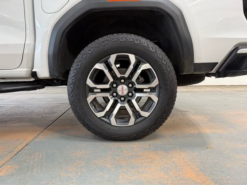 Used 2024 GMC Canyon AT4 w/ Technology Package AWD/4WD image 8