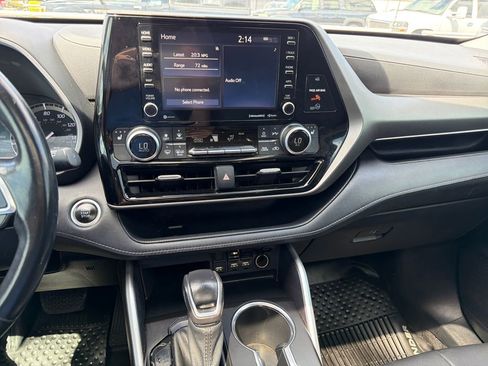 Used 2020 Toyota Highlander XLE image 30