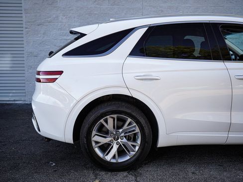 Used 2023 Genesis GV70 2.5T Select image 16