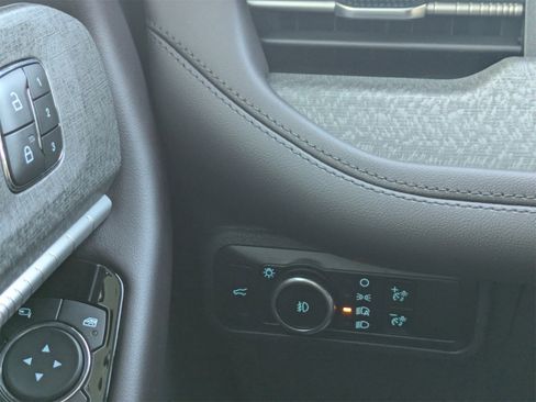 Used 2025 Ford Explorer Platinum w/ Ultimate Package image 31