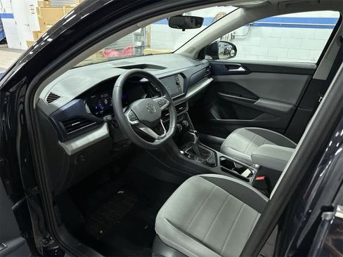 Used 2023 Volkswagen Taos SE w/ Panoramic Sunroof Package image 28