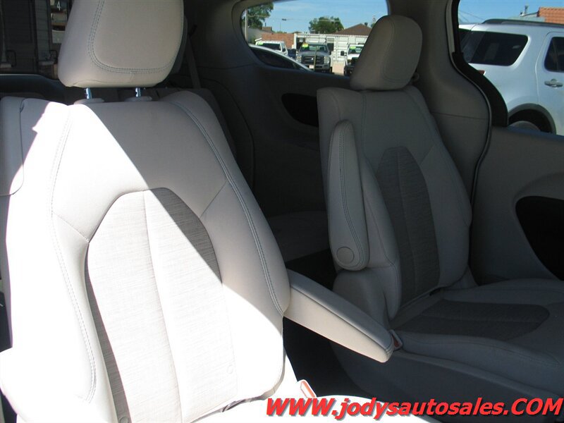 Used 2017 Chrysler Pacifica Touring Plus FWD image 30