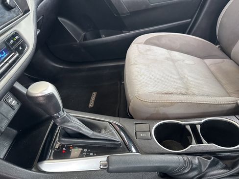 Used 2018 Toyota Corolla LE image 9