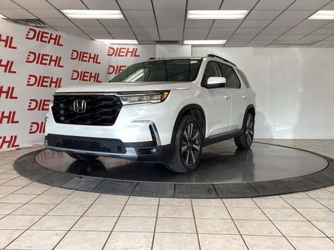 Used 2023 Honda Pilot Touring image 3