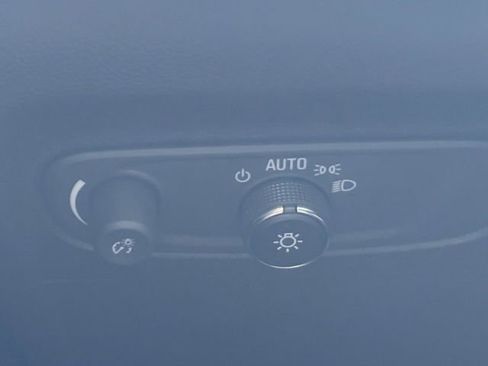 Used 2023 Buick Envision Essence FWD image 33