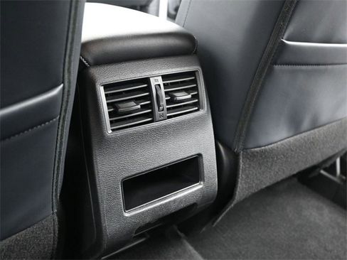 Used 2024 Mitsubishi Outlander SE image 16