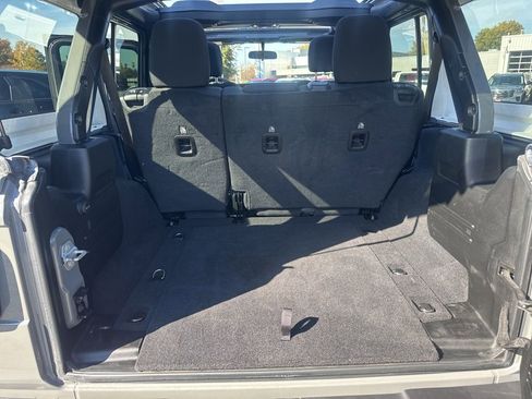Used 2021 Jeep Wrangler Unlimited Rubicon image 37