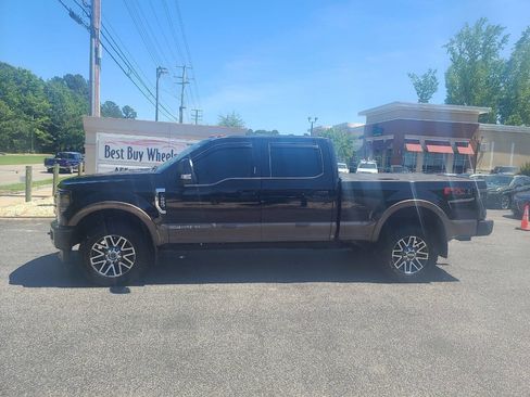 Used 2017 Ford F250 Lariat w/ Lariat Value Package AWD/4WD image 5