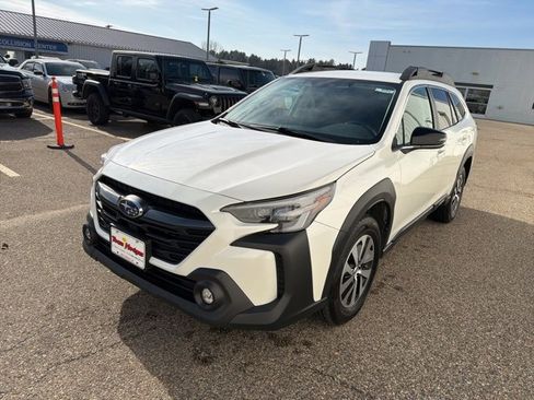 Used 2024 Subaru Outback Premium image 8