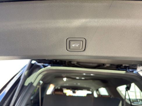 New 2026 Chevrolet Suburban High Country image 33