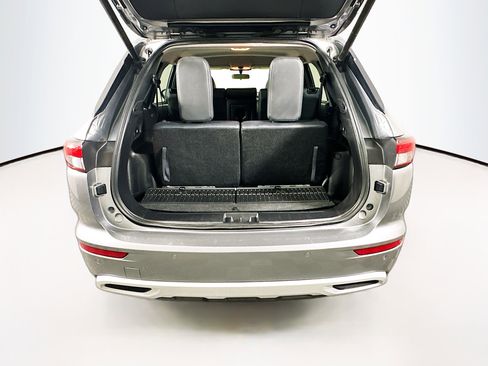 Used 2024 Mitsubishi Outlander SE image 31