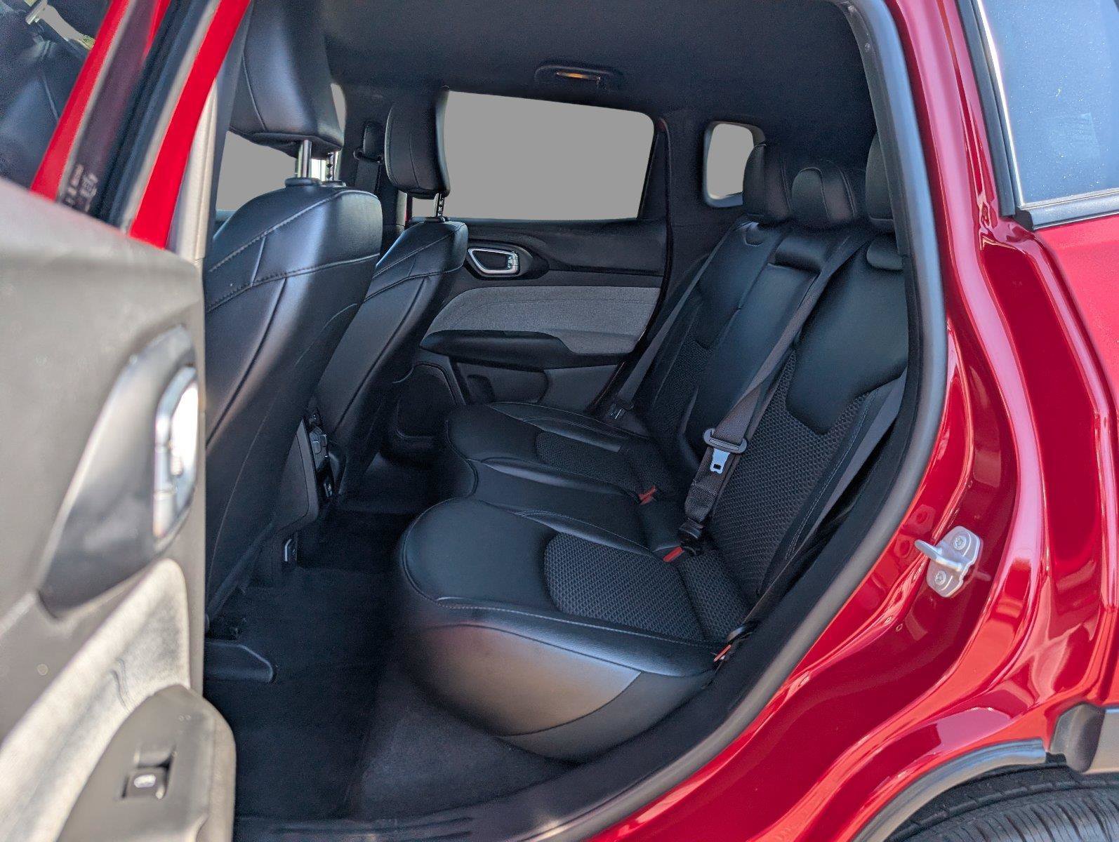 Used 2025 Jeep Compass Latitude AWD/4WD image 18