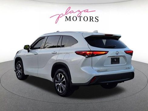Used 2021 Toyota Highlander XLE AWD/4WD image 7