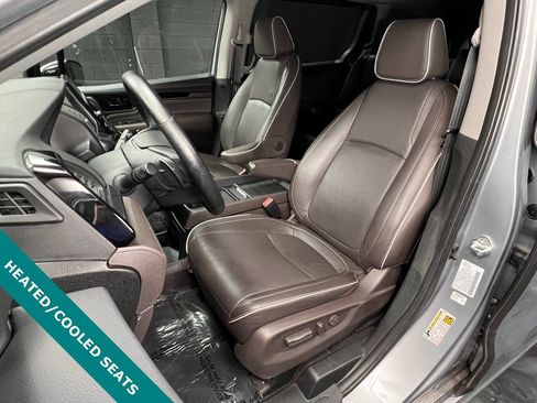 Used 2023 Honda Odyssey Elite image 3