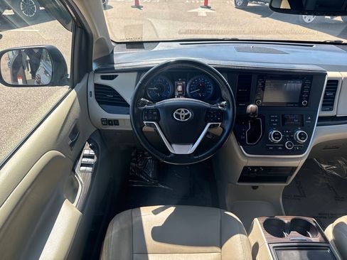 Used 2020 Toyota Sienna XLE w/ XLE Navigation Package AWD/4WD image 15